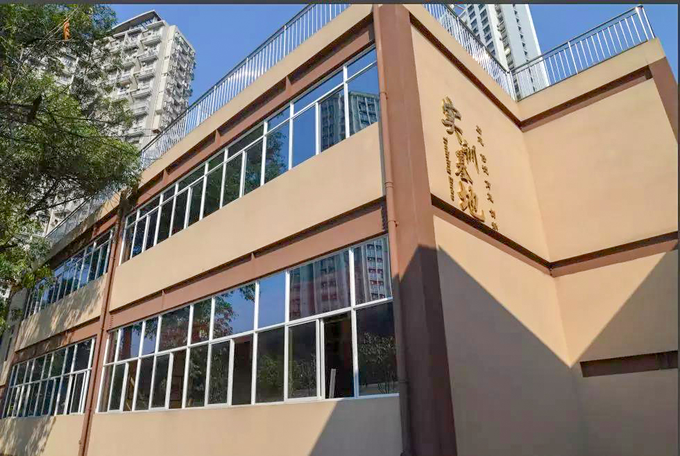 重庆轻轨学校校园环境